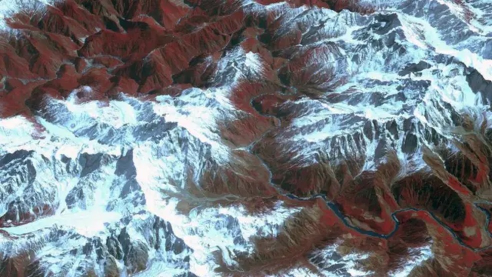 A represa está situada no cânion de Yarlung Tsangpo, considerado o maior e mais profundo cânion terrestre do mundo. — Foto: Getty Images via BBC