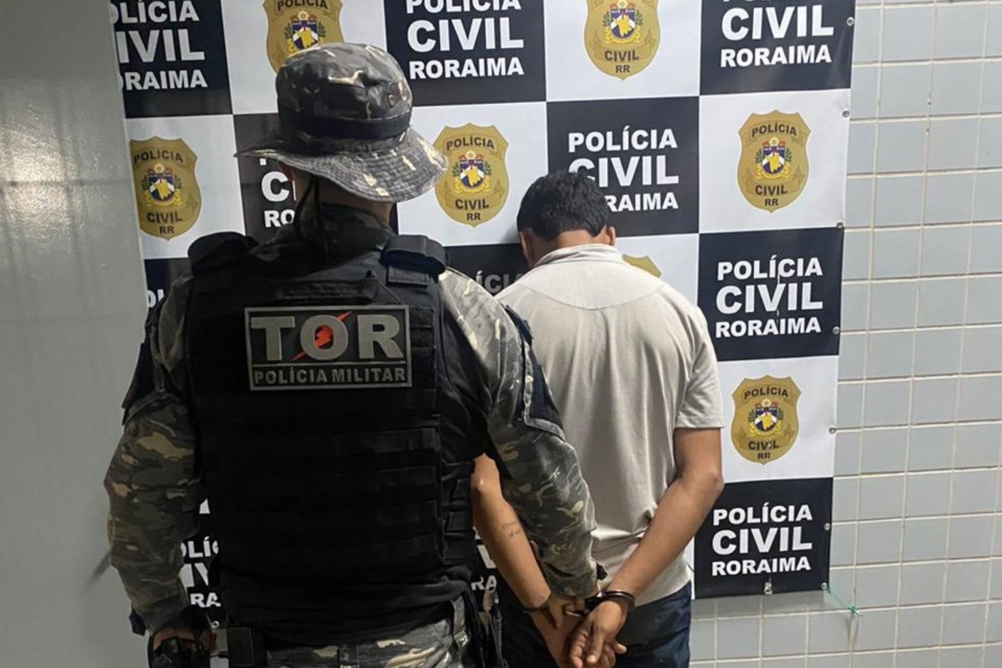 Barbeiro é preso com 1,2 kg de skunk escondido embaixo de banco de moto em Boa Vista