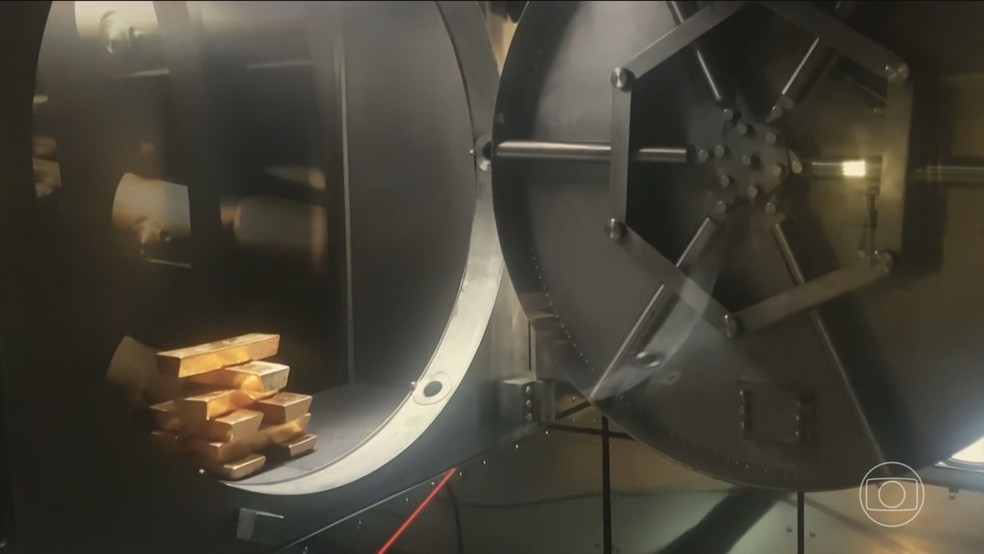 Preço do ouro volta a bater recorde no mercado internacional — Foto: Jornal Nacional/ Reprodução