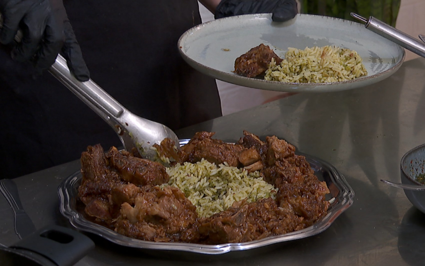 'Barato da Cozinha': aprenda a fazer arroz verde com carne de porco ao molho de cerveja preta