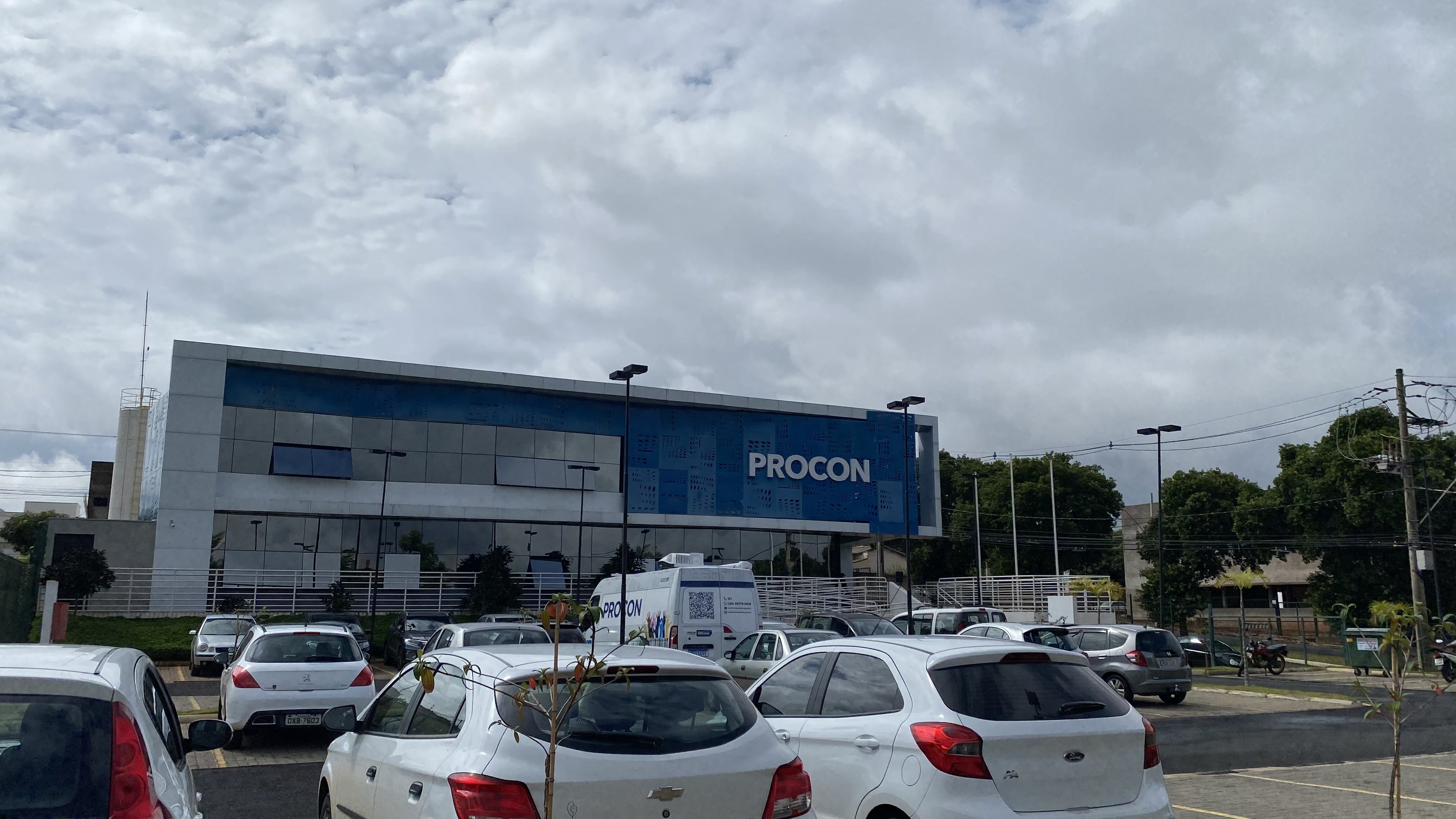 Bancos e empresas de telecomunicações lideram ranking de reclamações em Uberlândia; veja