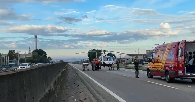Motociclista fica em estado grave em acidente envolvendo cinco veículos na Rodovia Santos Dumont