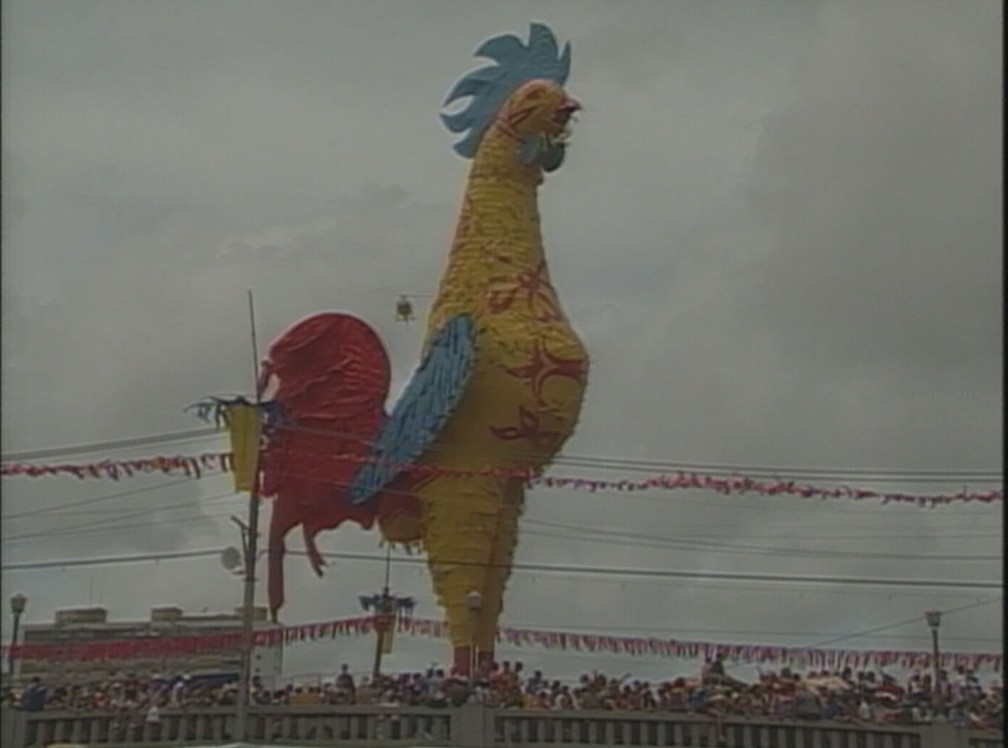 Galo Gigante do carnaval do Recife de 2003 — Foto: Acervo/TV Globo