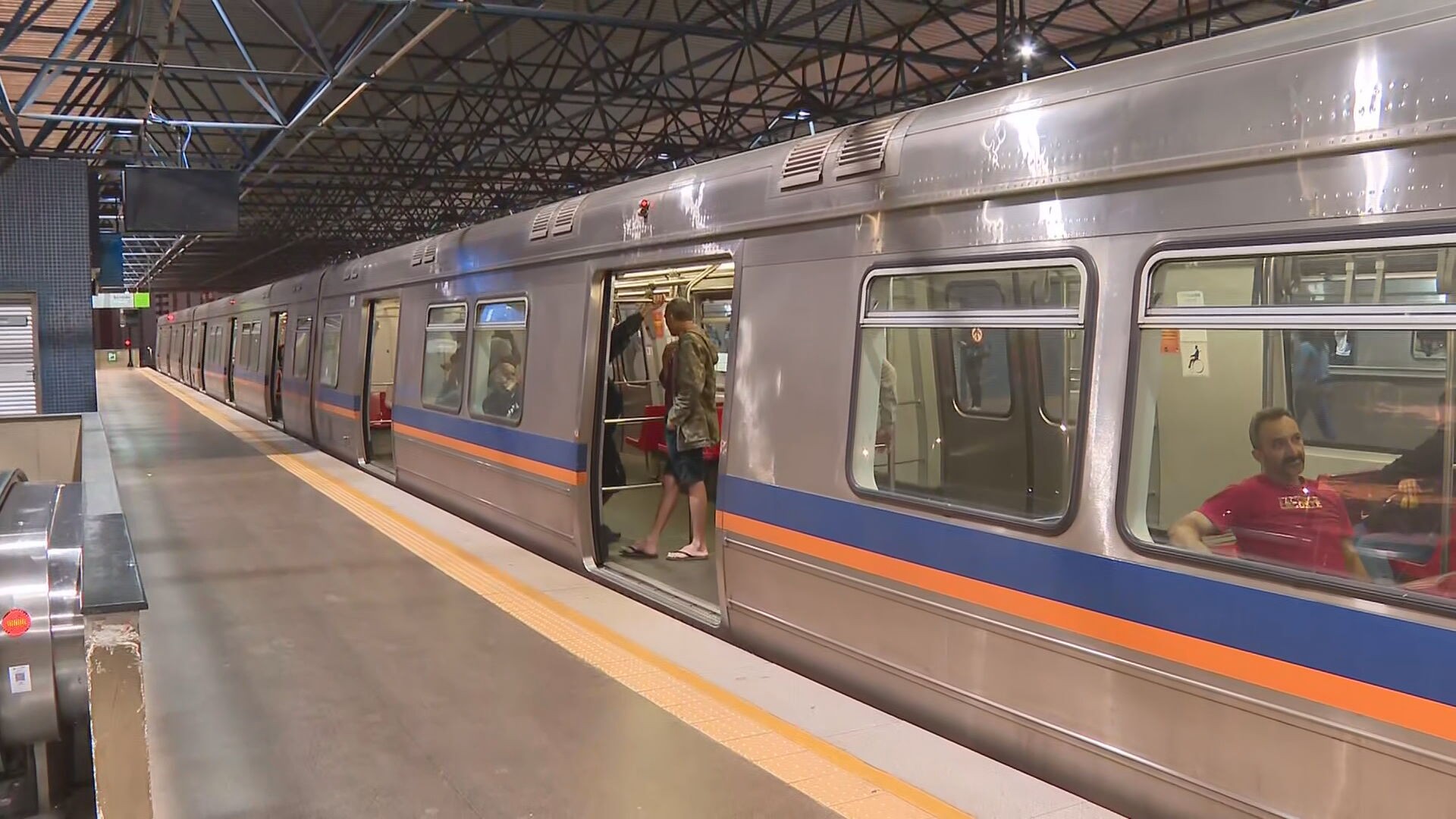Metrô-DF: Trens operam com velocidade reduzida após descarrilhamento