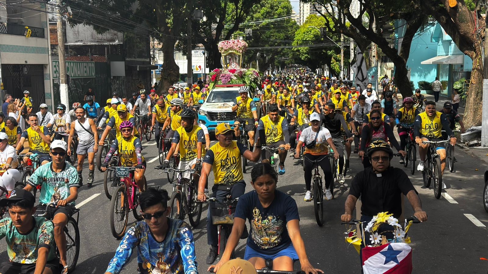Devotos participam da Ciclo Romaria em homenagem a Nossa Senhora de Nazaré em Belém