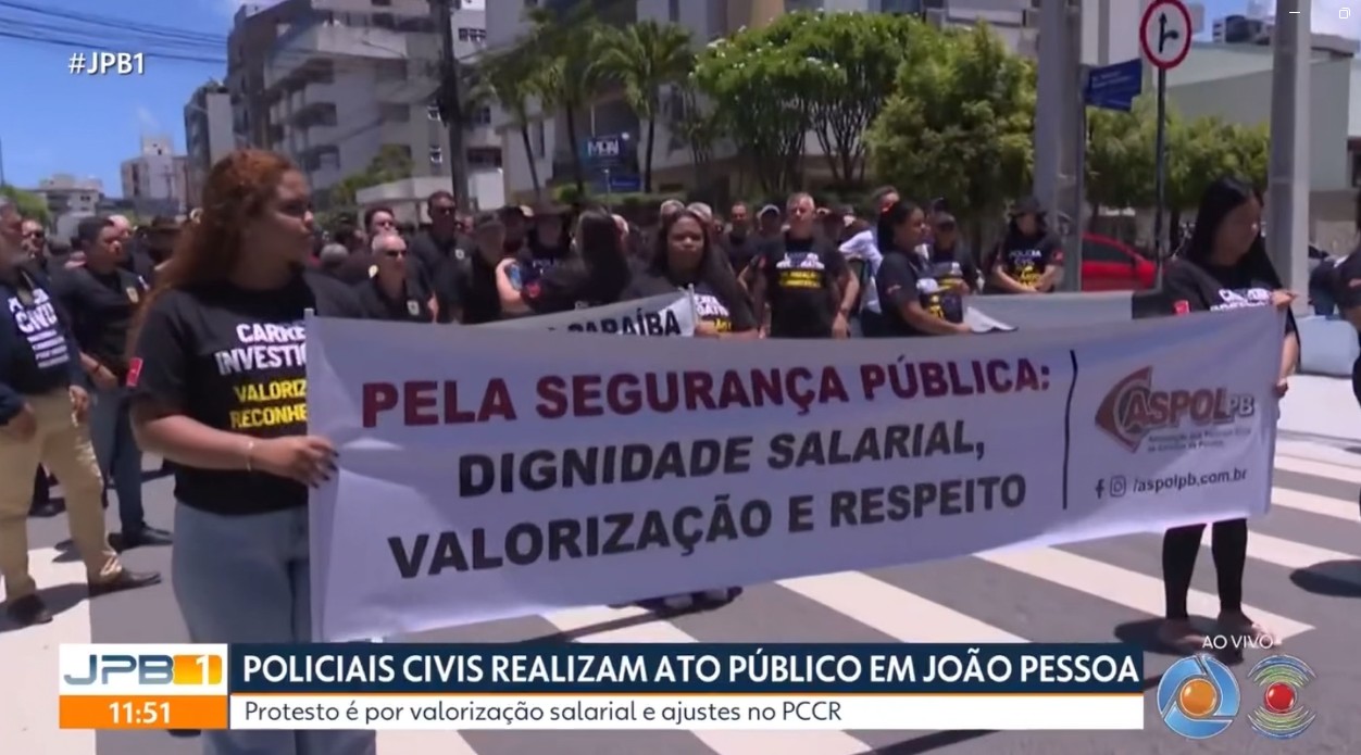 Policiais civis fazem novo protesto por aumento salarial, em João Pessoa