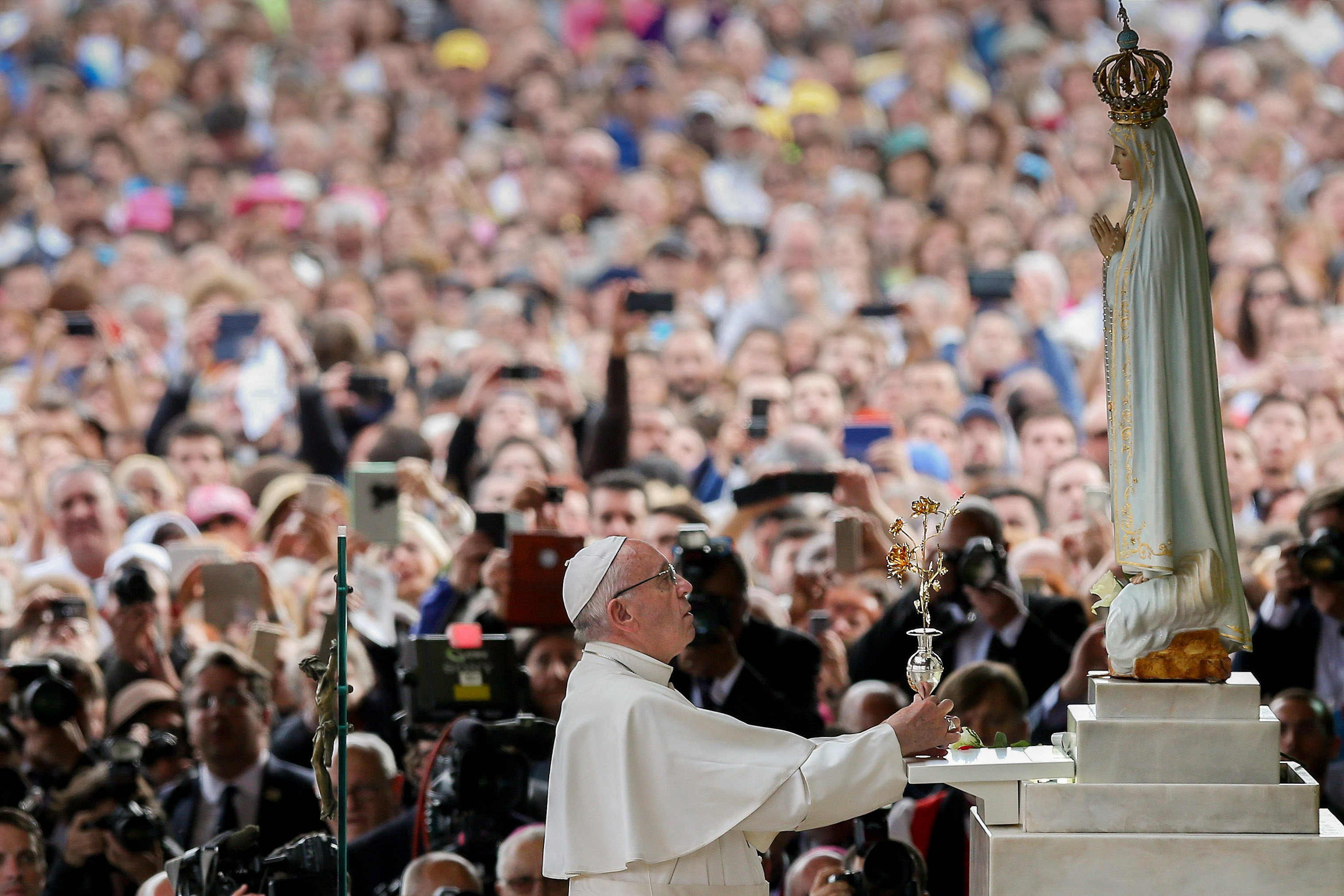 Por que Maria, mãe de Jesus, é tratada de forma diferente por católicos e evangélicos