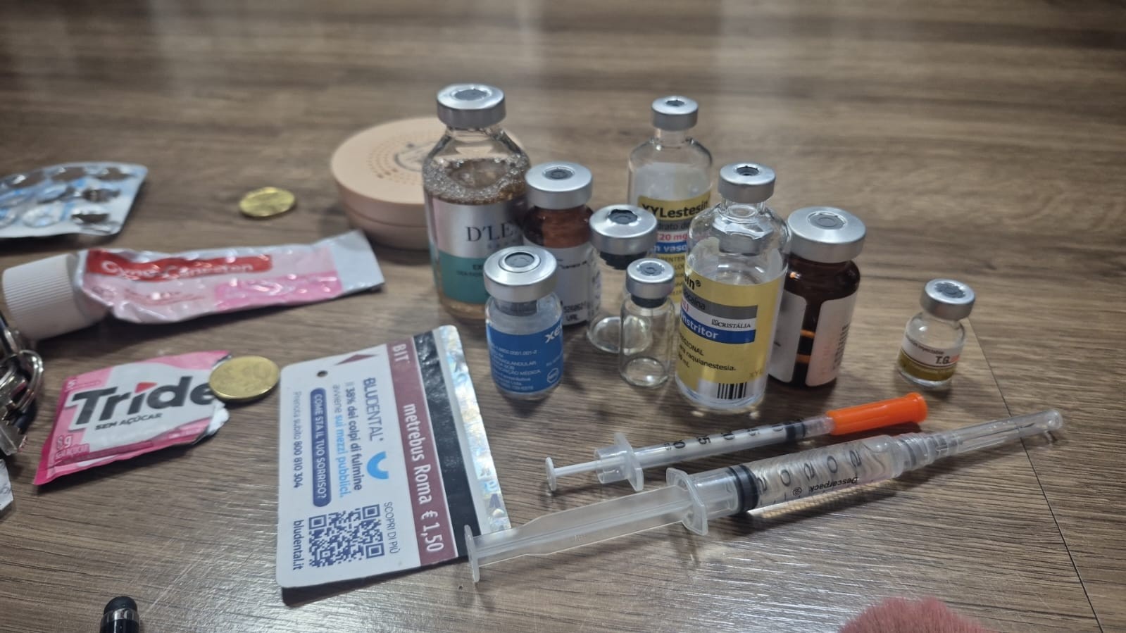 Mulher é presa suspeita de fazer procedimentos estéticos de forma ilegal em Curitiba