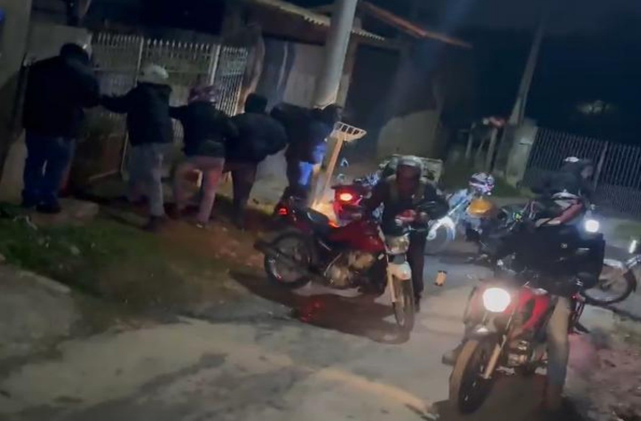 VÍDEO: Polícia Civil investiga ação de grupo de entregadores que depredou casa em São José dos Campos