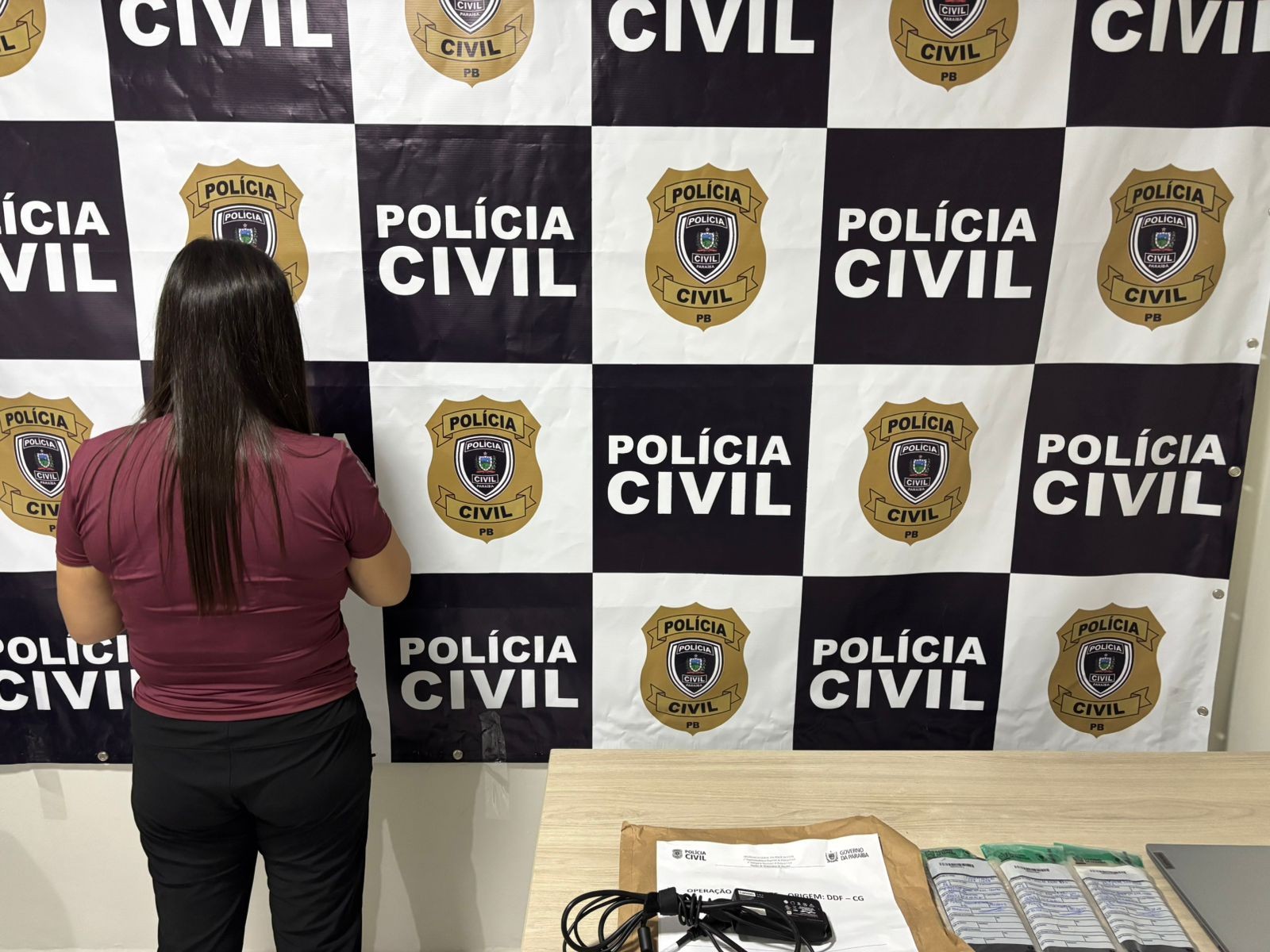 Suspeita de integrar esquema de fraude na venda de imóveis em Campina Grande é presa