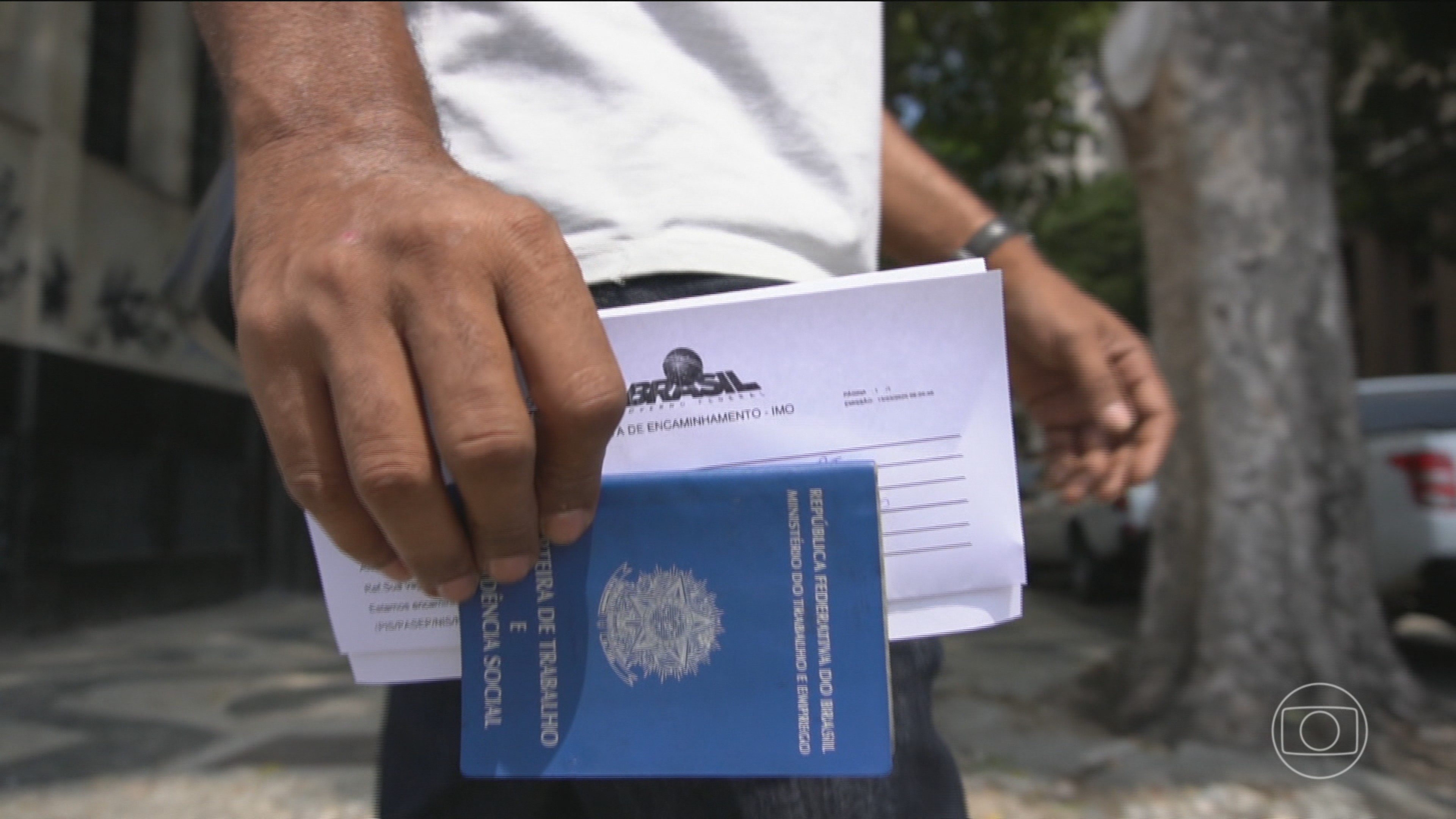 Trabalhadores com carteira assinada que têm empréstimos podem fazer a portabilidade das dívidas; veja como