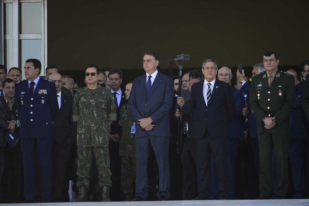 O ex-presidente Jair Bolsonaro e ex-comandantes das For�as Armadas, em imagem de arquivo � Foto: Marcelo Camargo/Ag�ncia Brasil
