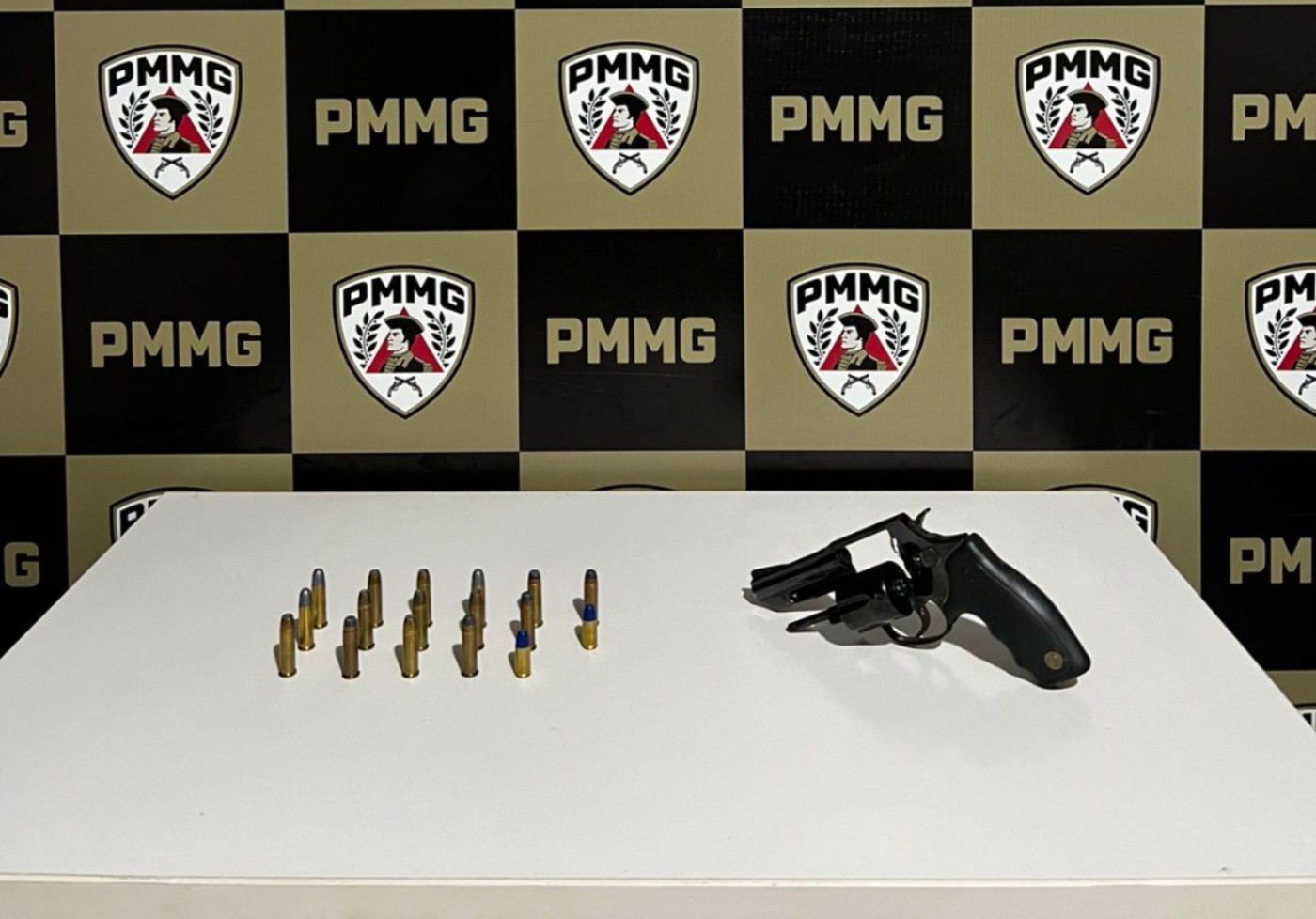 Idoso é preso por atirar três vezes dentro da própria casa, em Curvelo