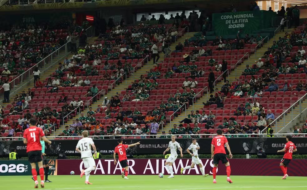 Cadeiras vazias em partida da Copa reacendem preocupações com preços dos ingressos