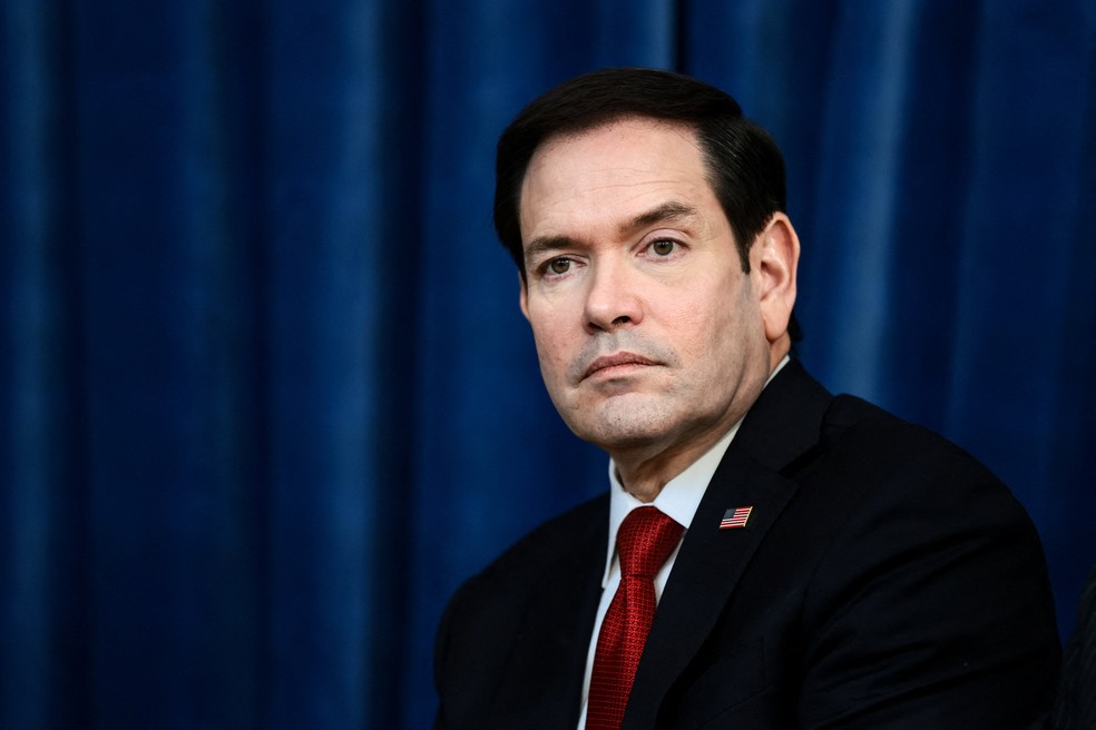 O secretário de Estado dos EUA, Marco Rubio, participa de uma reunião bilateral entre o presidente dos EUA, Donald Trump, e o emir do Catar, Sheikh Tamim bin Hamad Al Thani, à margem da cúpula do G7, em Evian-les-Bains, na França. — Foto: Evelyn Hockstein / Reuters