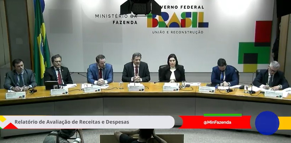 Os ministros Fernando Haddad e Simone Tebet em entrevista coletiva — Foto: Reprodução