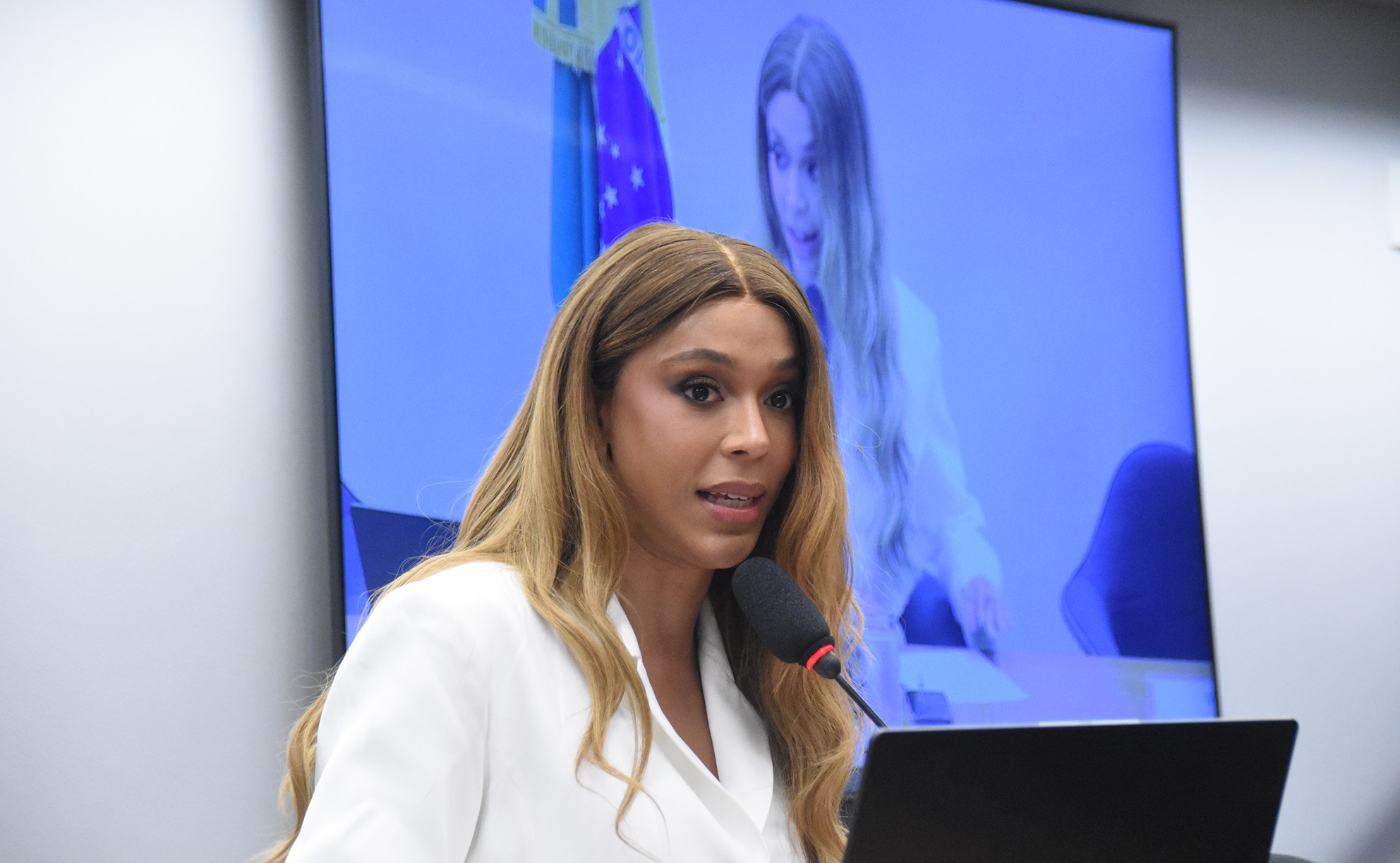Conselho de Ética aprova continuidade de processo contra Erika Hilton, mas calendário da Câmara pode impedir conclusão