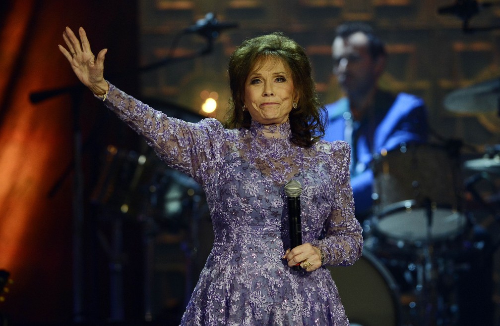 Mundo dá adeus a Loretta Lynn, 90, a voz da mulher na música country -  Cultura - Estado de Minas