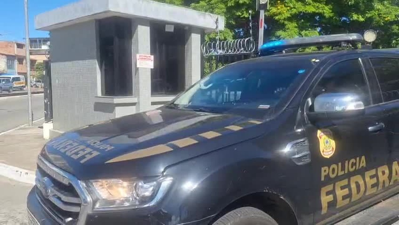 Collor deixa sede da PF em Maceió e é transferido para Presídio Baldomero Cavalcanti