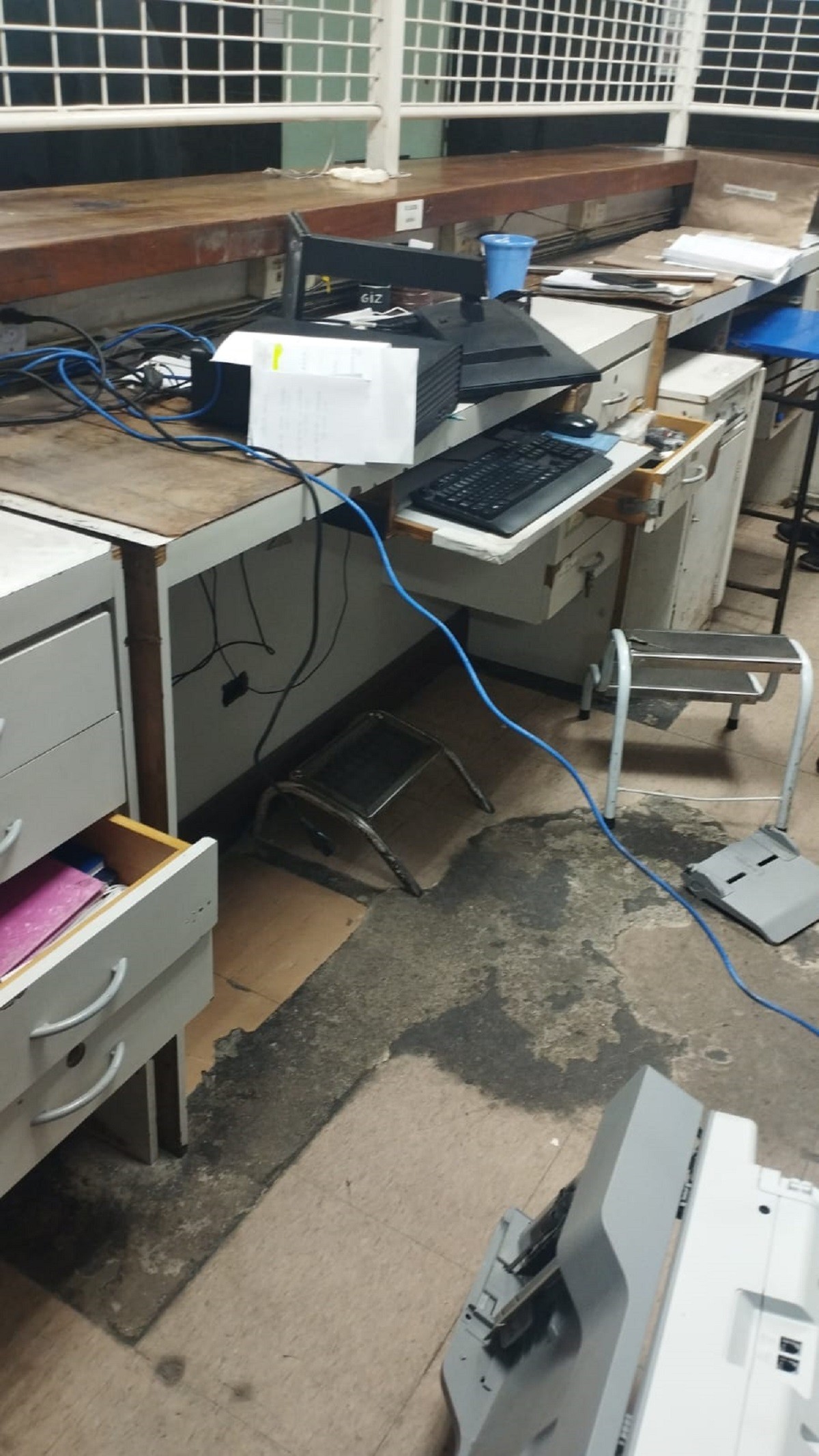 Paciente vandaliza recepção do HPS e ameaça funcionários em Juiz de Fora