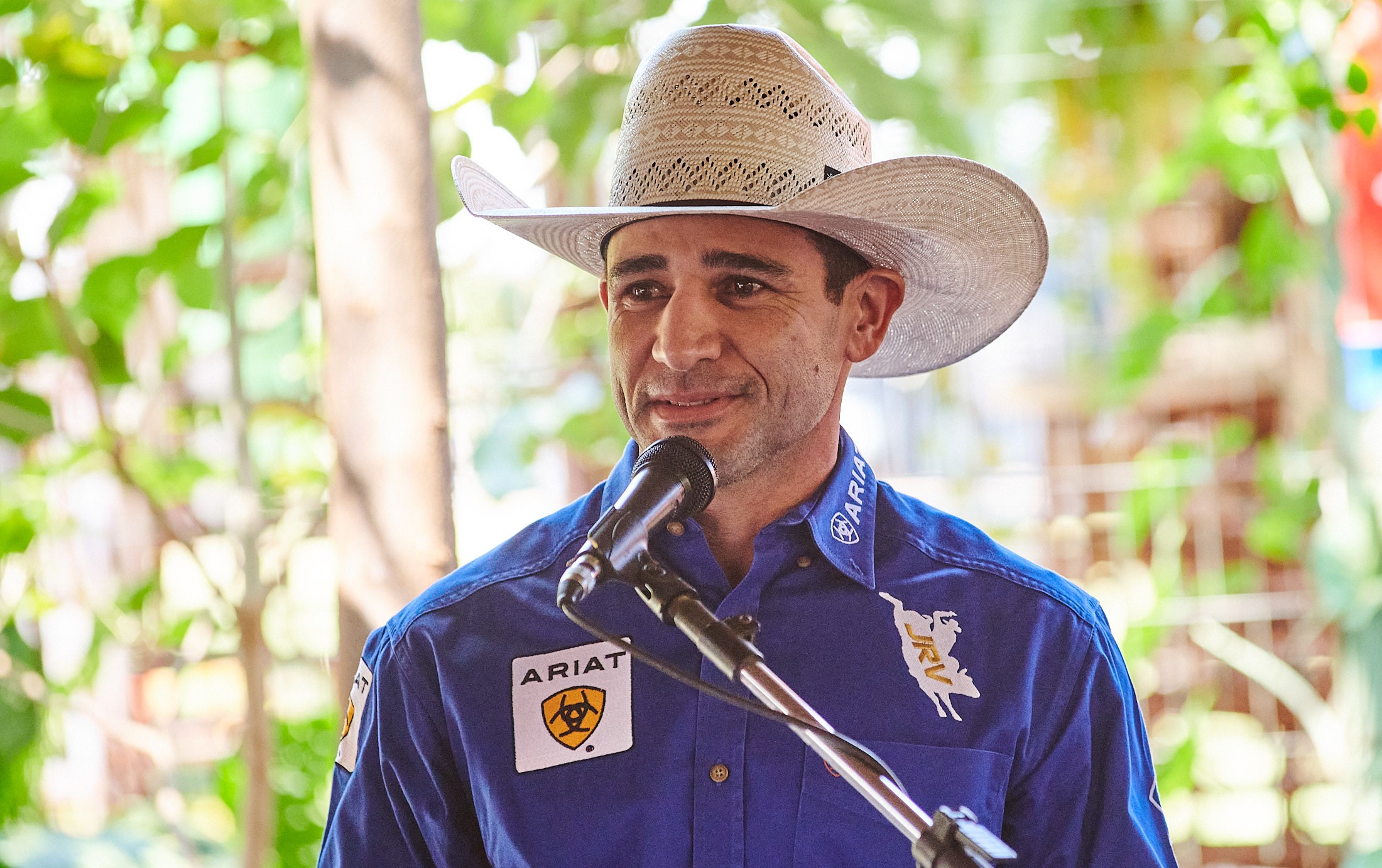 Campeão mundial e vencedor do The American: Rodeio Internacional reúne estrelas da montaria em touros em Barretos