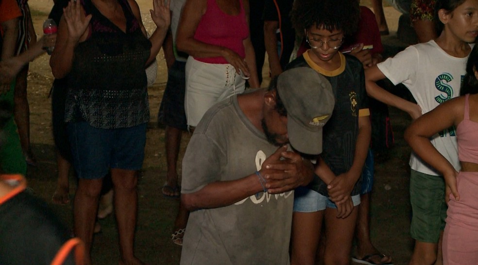 Ceia solidária: voluntários promovem ceia natalina para mais de 150 pessoas carentes em praça de Teresina — Foto: Reprodução