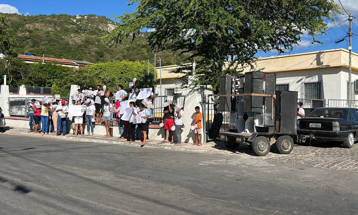 Familiares e amigos do menino Davi protestam na Bahia contra resultado da investigação: 'Meu filho não se perdeu'