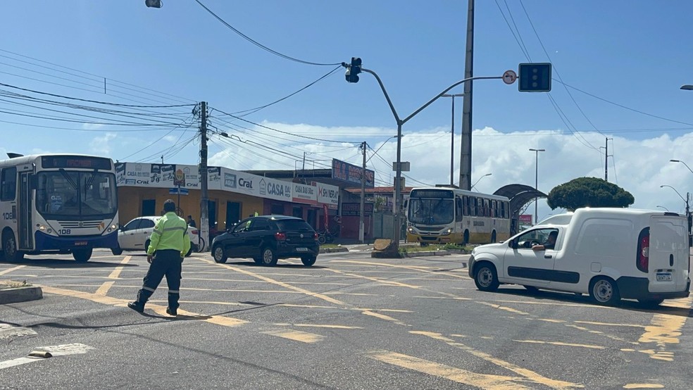 Vários semáforos de Natal pararam de funcionar após apagão que atingiu cidades do RN — Foto: Vinícius Marinho/Inter TV Cabugi