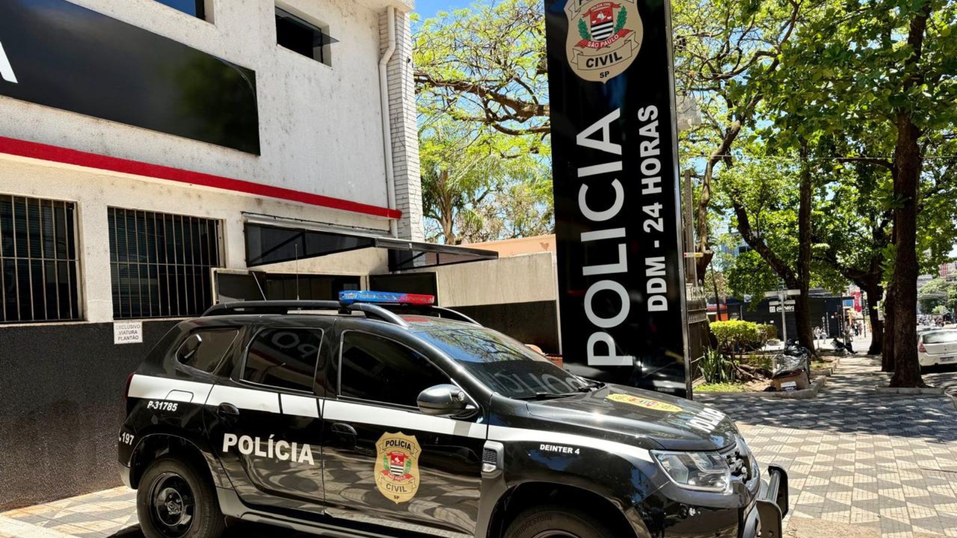 Professor investigado por assédio não comparece ao depoimento na DDM em Bauru
