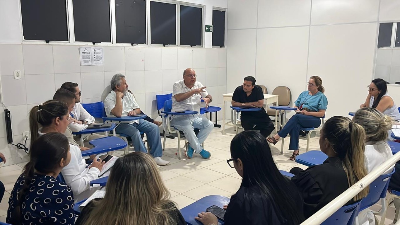 Em visita ao HMS, secretário do Ministério da Saúde sinaliza investimentos para ampliar UTI 