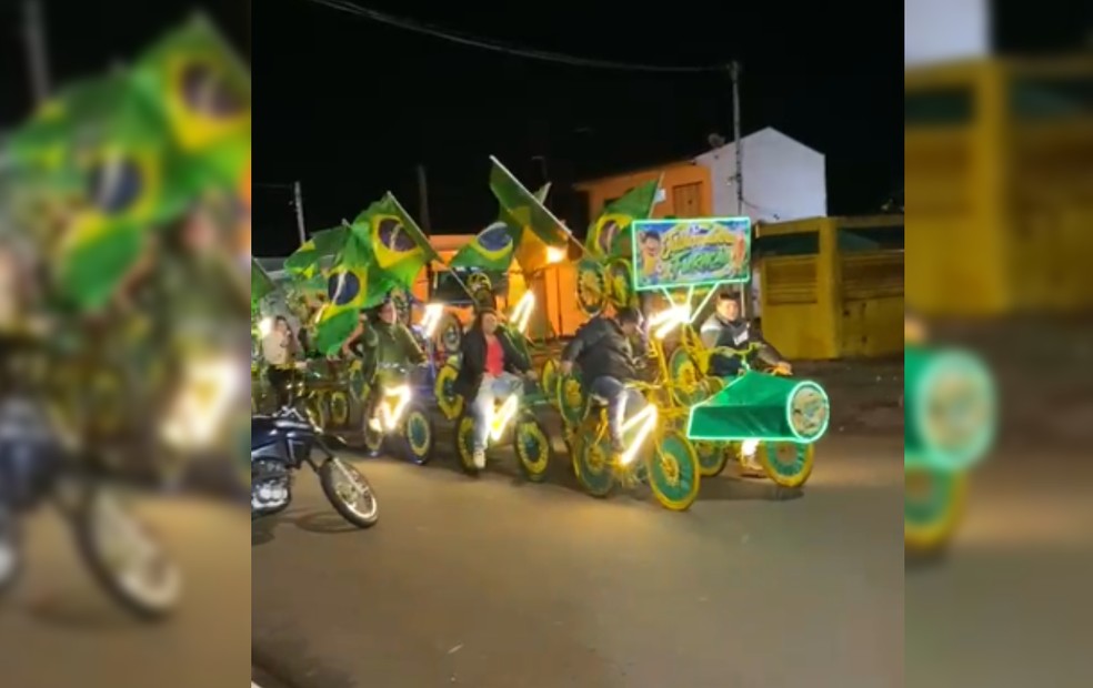 'Cidade das bicicletas' reúne torcida para o Brasil em policicleta com mais de 50 rodas — Foto: Arquivo pessoal