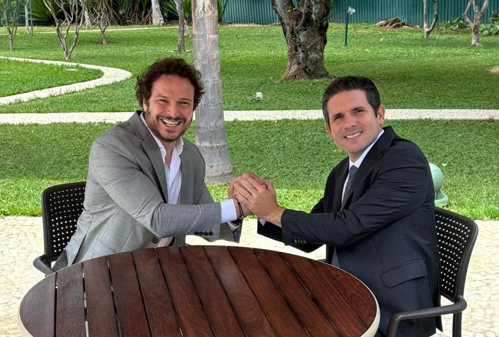 Deputado Fred Costa (PRD-MG), líder do partido, em foto com Hugo Motta (Republicanos-PB) — Foto: Divulgação