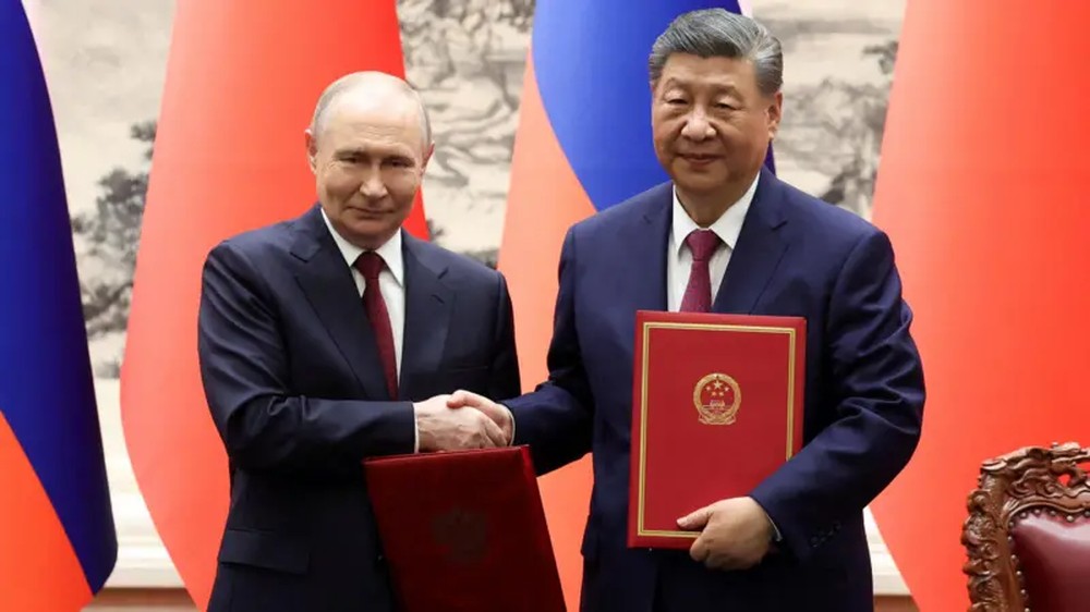 Rússia e China assinam mais de 20 acordos em tecnologia e comércio durante visita de Putin