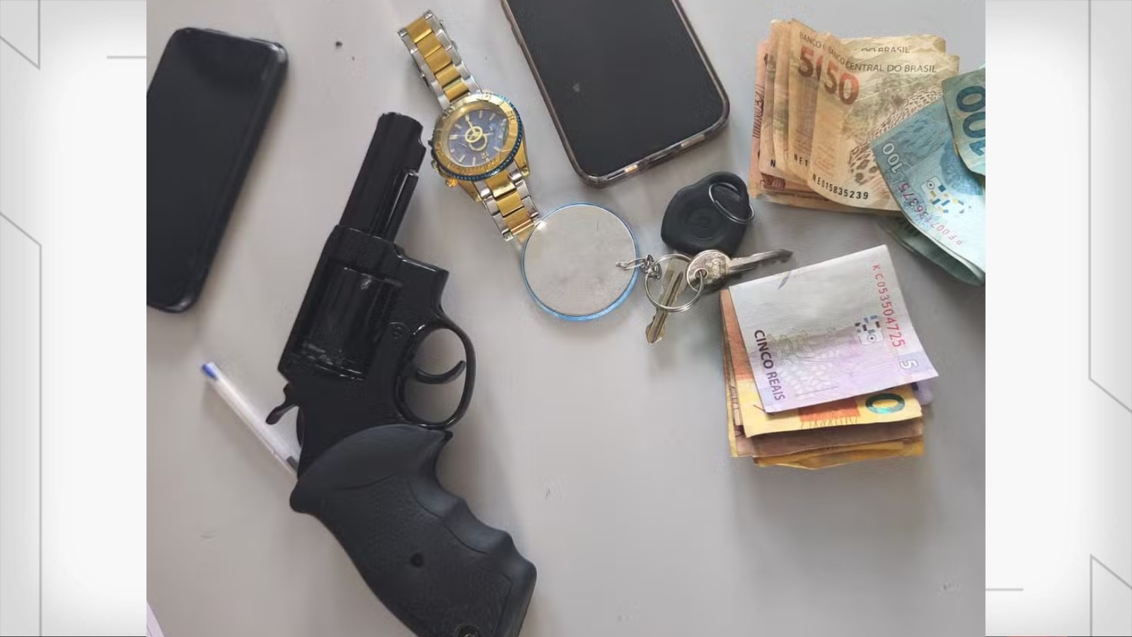 Criança de 3 anos é encontrada em carro com homens, arma e dinheiro em Teresina