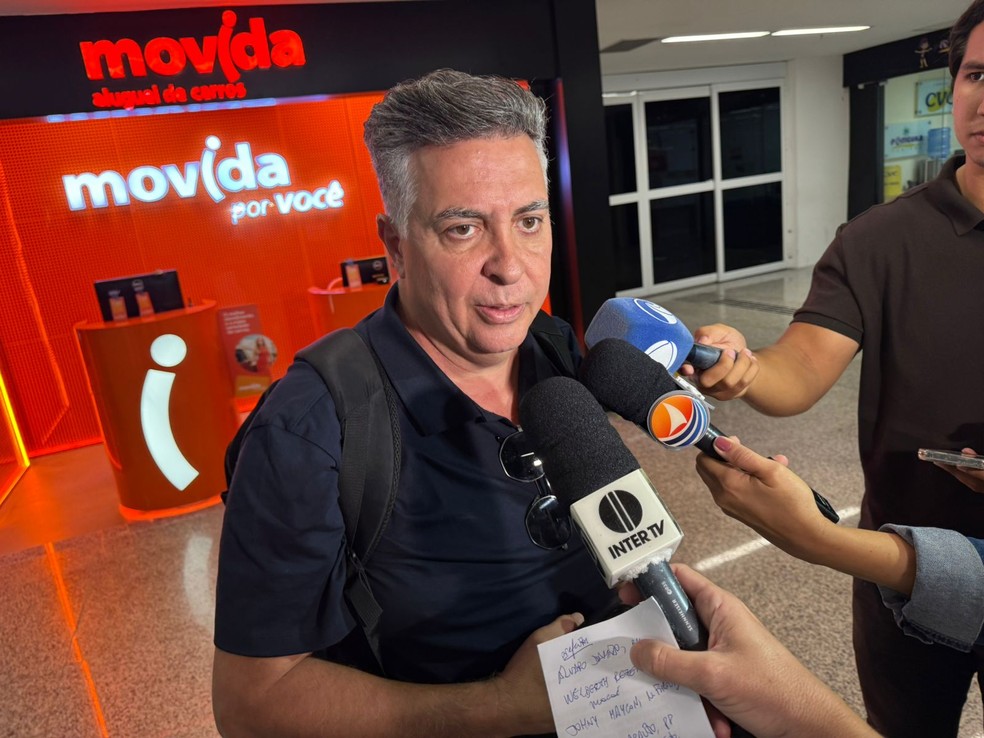 Prefeito de Belo Horizonte, Álvaro Damião (União Brasil), desembarcou no RN nesta quarta (18) após deixar Israel — Foto: Sérgio Henrique Santos/Inter TV