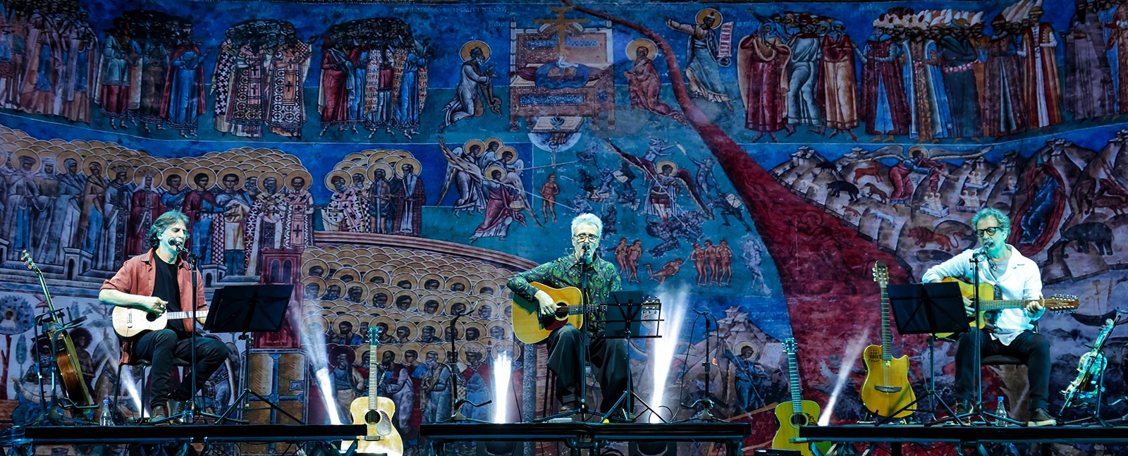 Kleiton, Kledir e Vitor Ramil se afinam, em trio, no belo relicário de emoções e tradições afetivas do show dos irmãos
