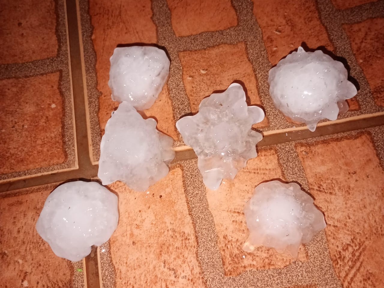 VÍDEO: temporal com granizo é registrado em São Valentim; frente fria deve manter instabilidade no RS