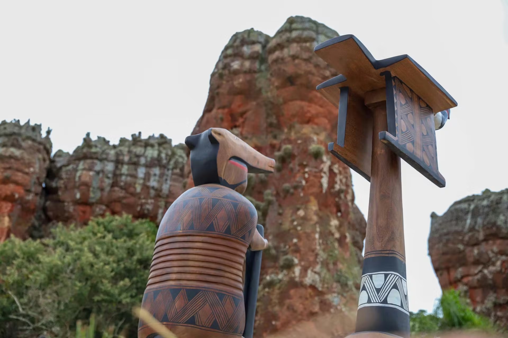 Maior museu de arte da América Latina expande fronteiras e expõe obras junto a formações geológicas de 180 milhões de anos, no Paraná