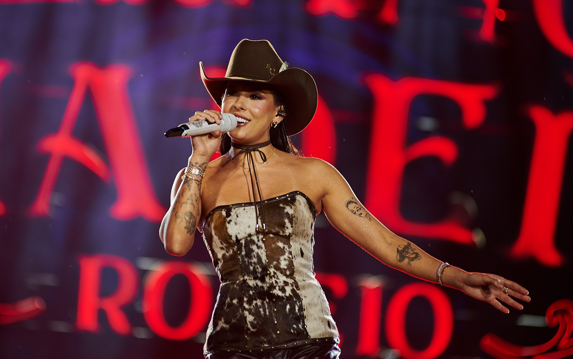 'Barbie sertaneja': como chapéu de Ana Castela passou a ditar moda nos rodeios