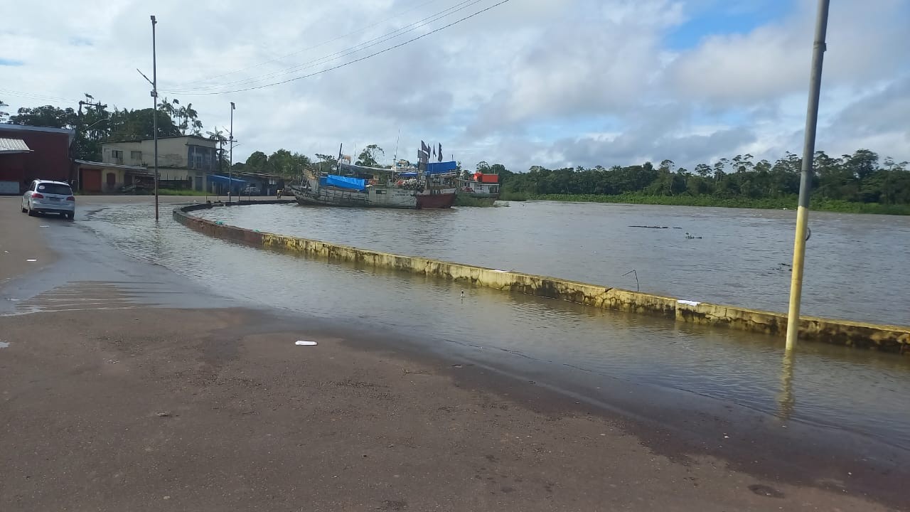 Cozinheiro cai de barco e morre no município de Calçoene, no Amapá