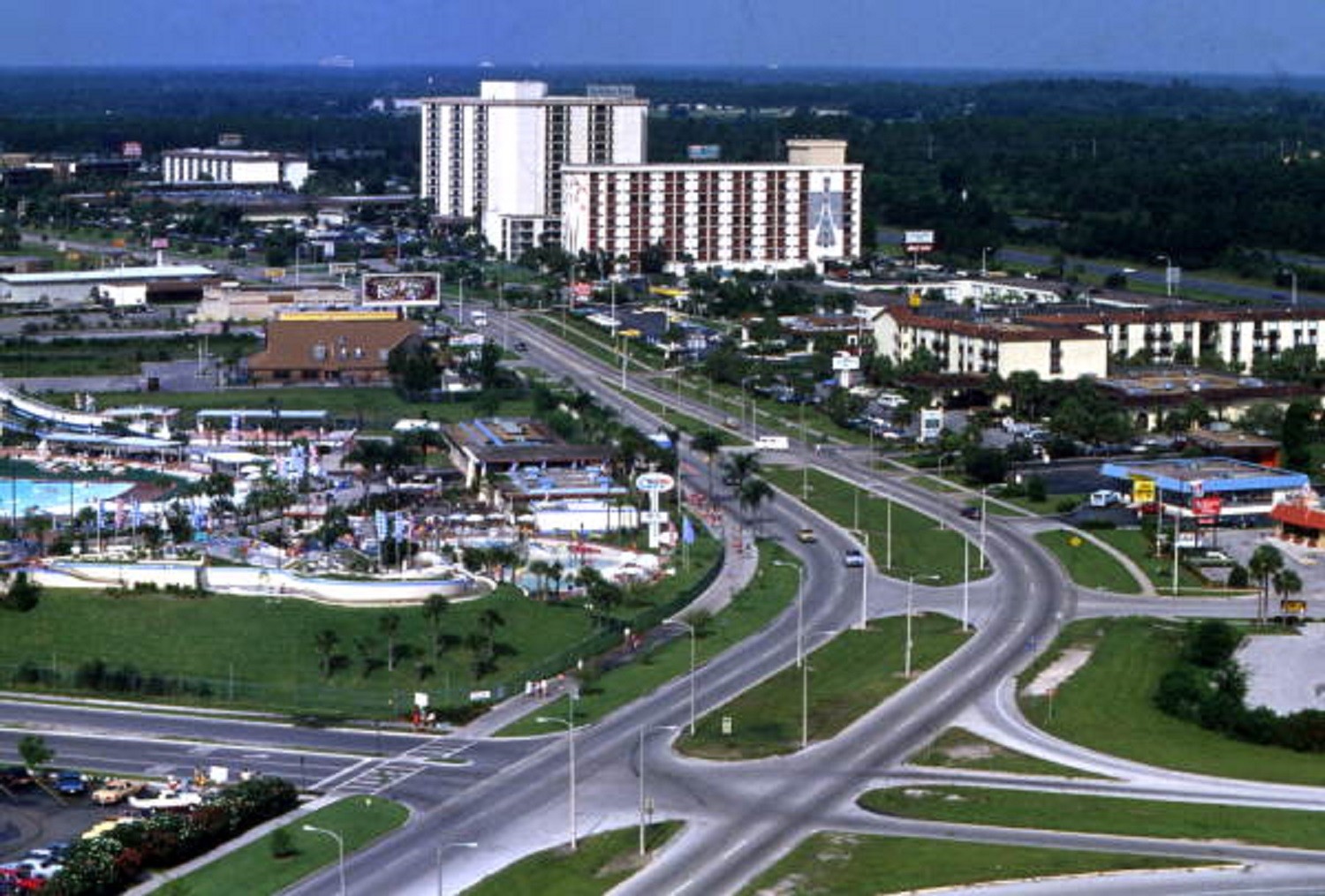 Império econômico e parques: veja a avenida onde mulher do sertanejo Henrique não atendeu ordem de parada da polícia