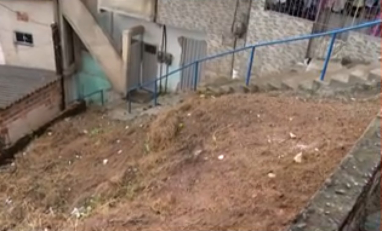 Moradores de seis comunidades de Salvador deixam suas casas por risco de deslizamento de terra; cidade está em alerta máximo
