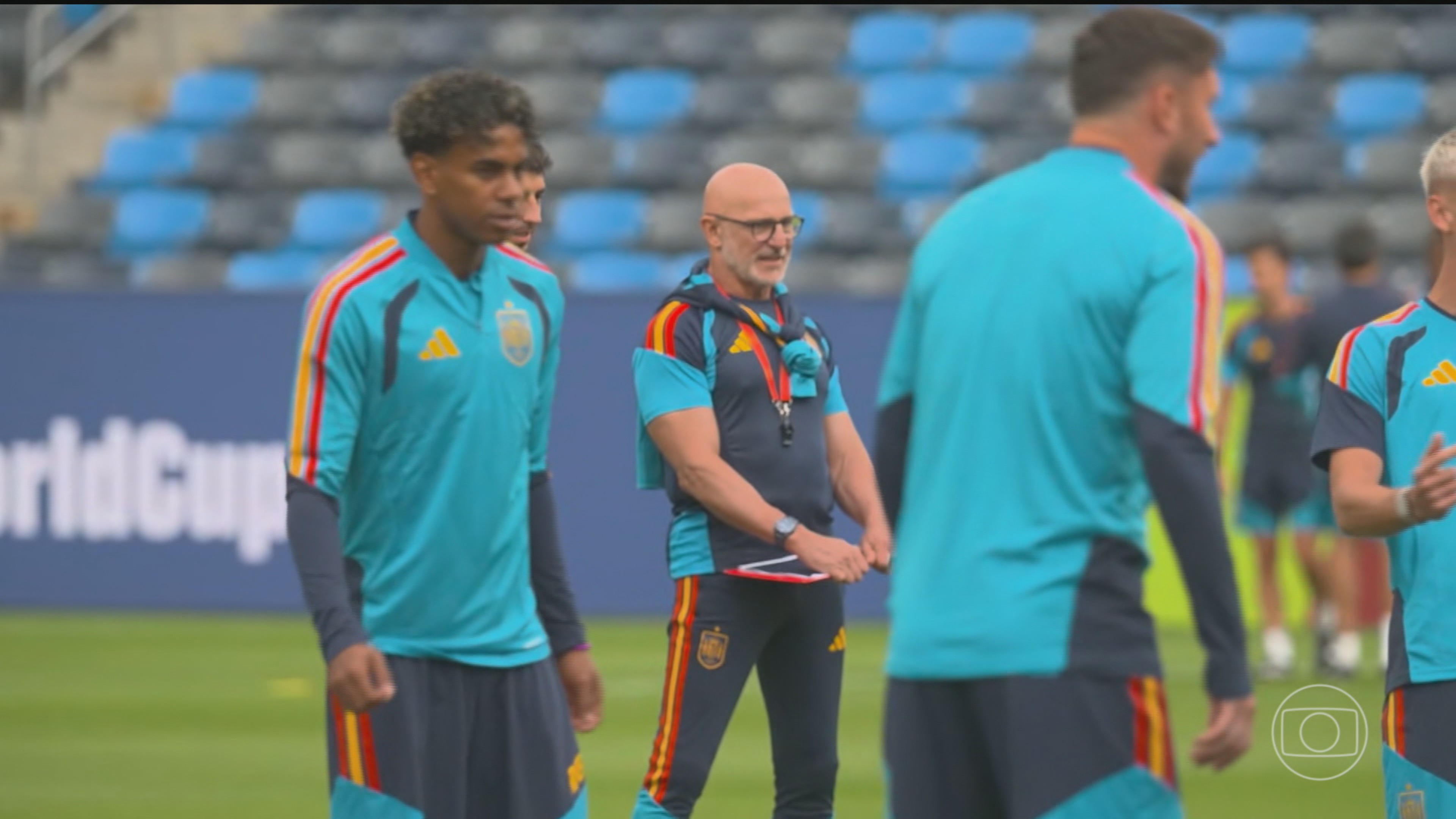 Por vaga nas oitavas, Espanha defende invencibilidade de 34 partidas em jogos oficiais