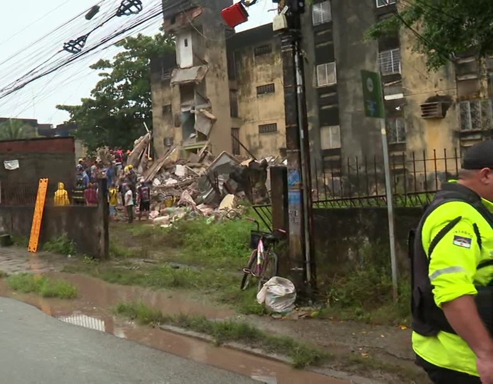 Prédio desaba em BH: vídeo mostra momento da queda