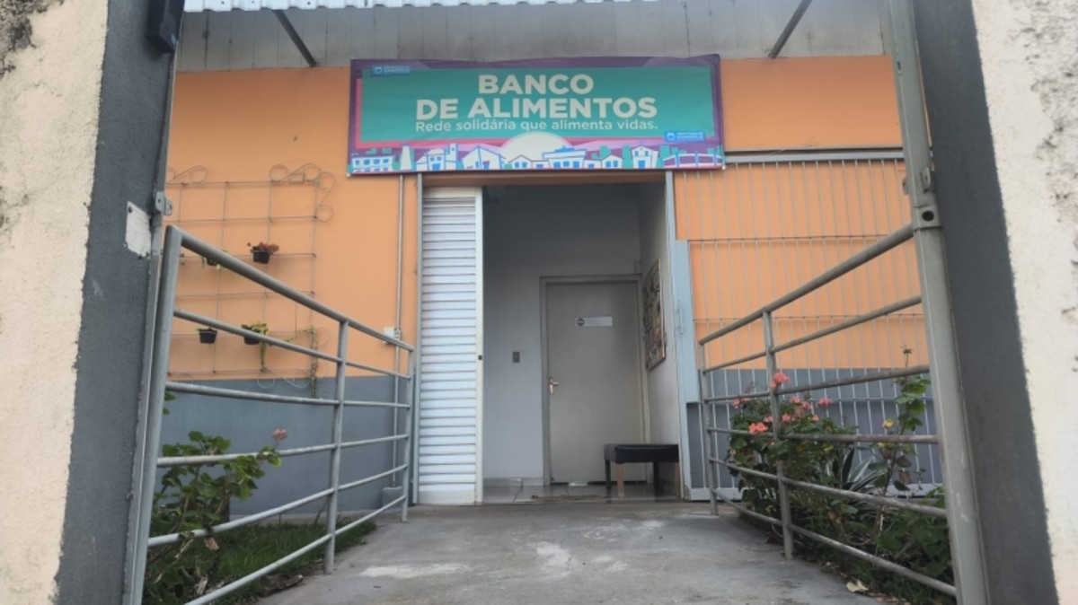 Homem em fuga da PM se esconde em banheiro e é preso após servidora bloquear a saída no Banco de Alimentos de Divinópolis
