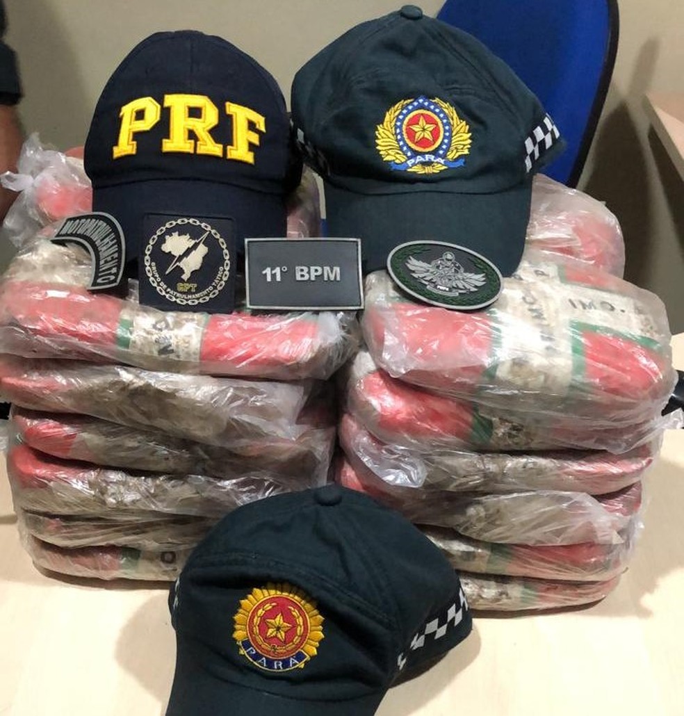 Polícia Militar em conjunto com a Polícia Rodoviária Federal prendeu um suspeito de tráfico e apreendeu 24 tabletes de entorpecentes. — Foto: Divulgação