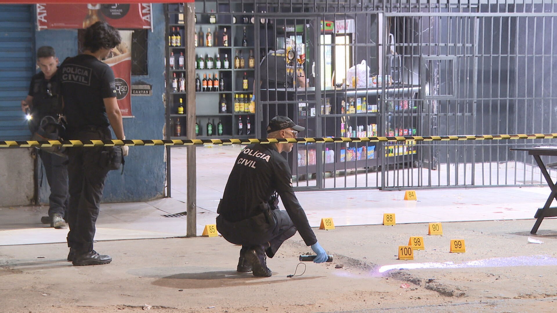 Funcionário de distribuidora de bebidas é morto a tiros em Sobradinho II; homem que passava pelo local também foi atingido