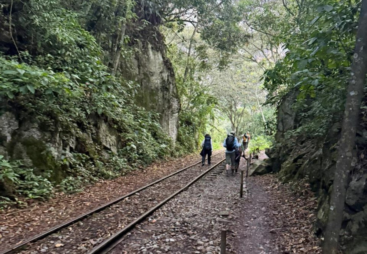 '12 km a pé com mochila nas costas': brasileiro conta perrengue para sair de Machu Picchu enquanto trem estava suspenso