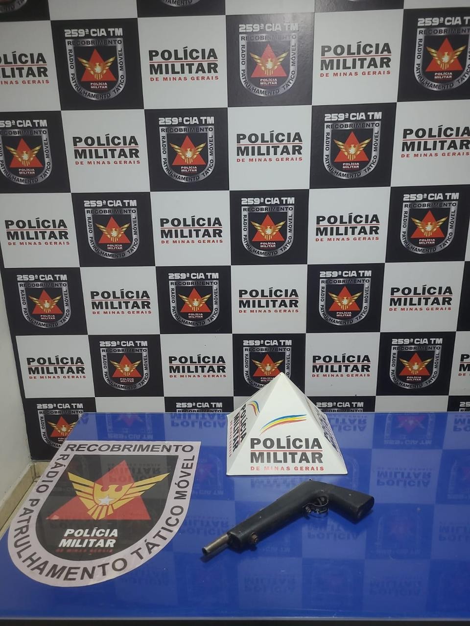 Após dar tiro em frente de casa, menor esconde arma na residência do pai, em Pirapora, e acaba apreendido