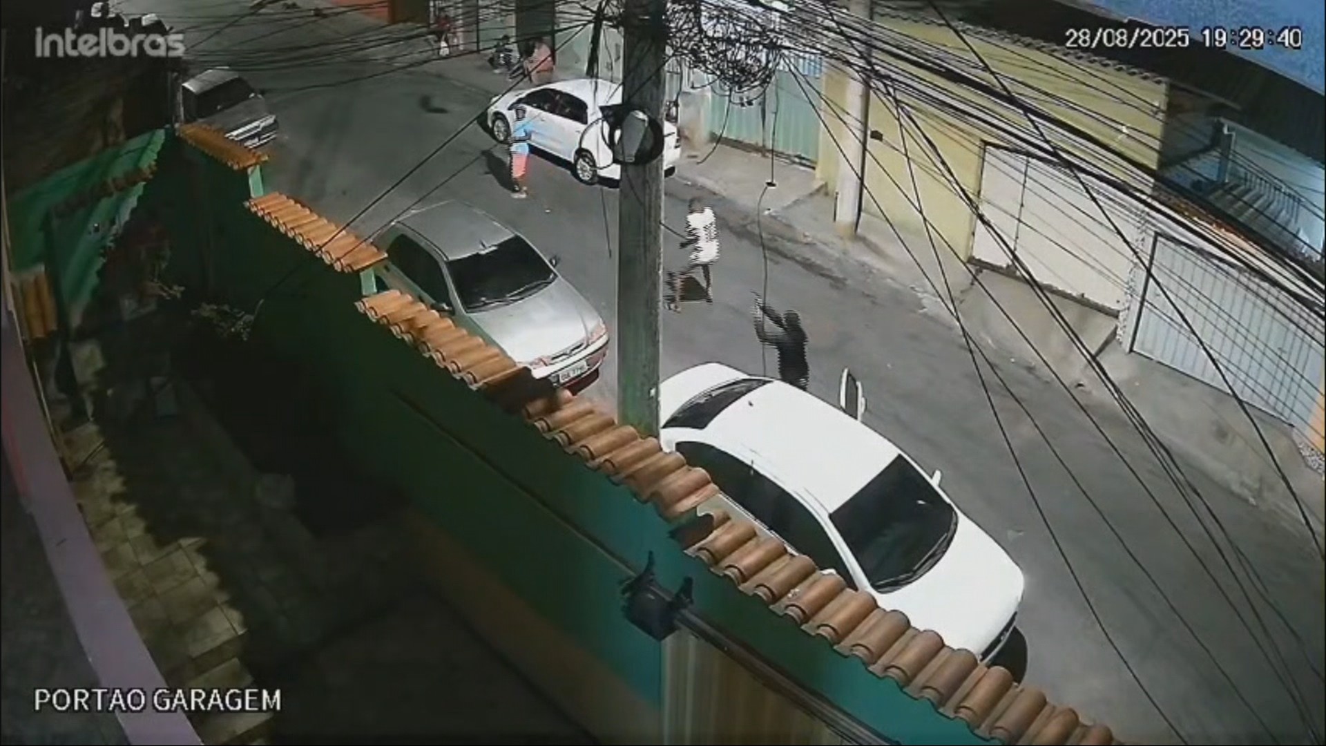 Dois homens são mortos e um fica ferido após ataque a tiros em BH; VÍDEO